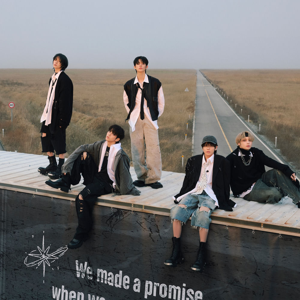 TOMORROW X TOGETHER (TXT)